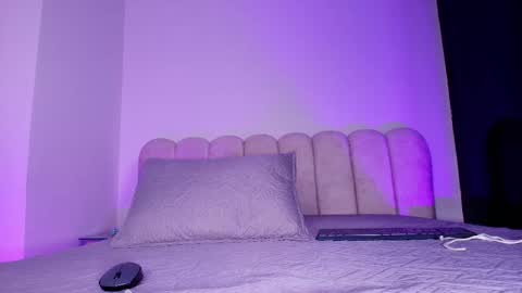 Cloe  Stanfort online show from December 4, 2025, 7:33 pm