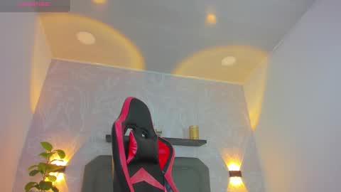 CHARLOTTE online show from October 8, 2025, 2:31 am