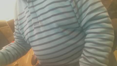 clouds8888 online show from November 17, 2025, 12:11 pm