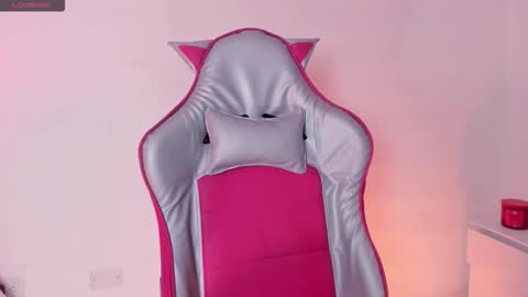 Chloe  online show from November 6, 2025, 1:01 pm