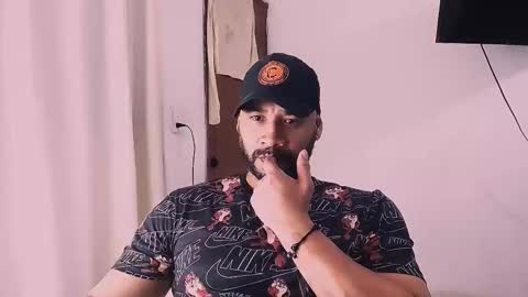 Snapshot of cloverblack18 chatting on January 14, 2026, 4:29 am erick online show from January 14, 2026, 4:29 am