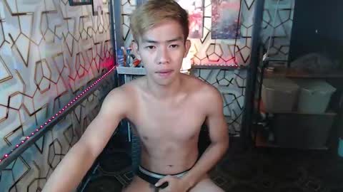 clyde_twinkx online show from October 26, 2025, 6:14 pm