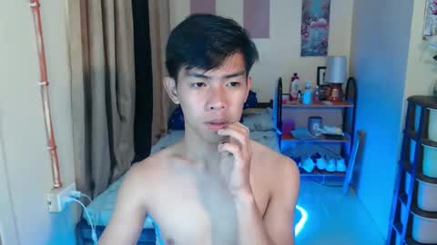 clyde_twinkx online show from April 19, 2026, 7:49 pm