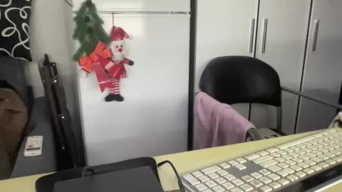 Snapshot of coach_karl chatting on December 21, 2025, 11:45 pm Coach Karl Porn Star Tip me all the way to my next trip online show from December 21, 2025, 11:45 pm