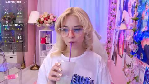 Mia online show from September 9, 2025, 11:43 am