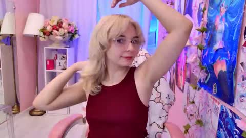 Mia online show from September 10, 2025, 3:45 pm