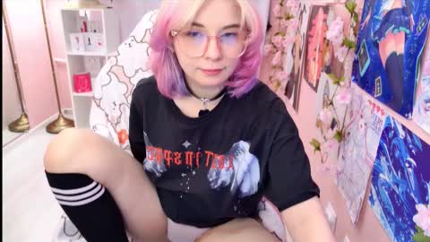 Mia online show from October 7, 2025, 4:26 pm