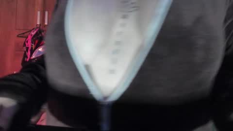 cocovolkovva online show from September 27, 2025, 10:42 am