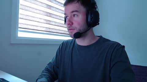 c o f f e e l o u n g e online show from January 19, 2025, 4:14 pm