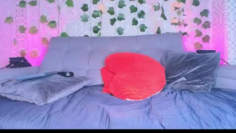 colett online show from October 21, 2025, 12:06 pm