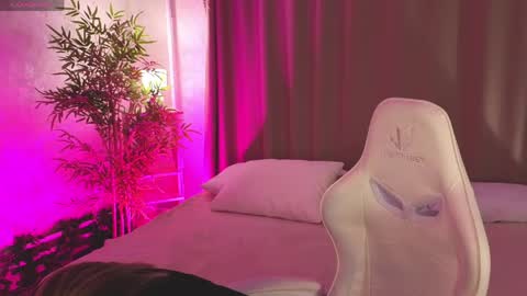 Collen Mon Tue Wed Thu Fri GMT 3 0300am - 0900am  online show from April 2, 2026, 4:59 pm