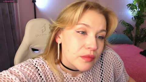 Collen Mon Tue Wed Thu Fri GMT 3 0300am - 0900am  online show from April 21, 2026, 5:17 pm