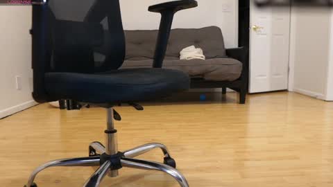 College001 online show from September 14, 2025, 12:48 pm