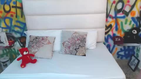 valentina online show from November 12, 2025, 12:38 pm