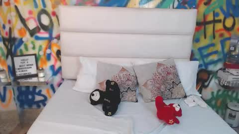 valentina online show from November 15, 2025, 2:57 pm