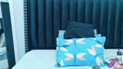  GRETCHEN  online show from April 21, 2026, 12:22 pm