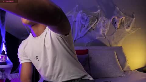 colstorw_ online show from October 21, 2025, 10:38 am