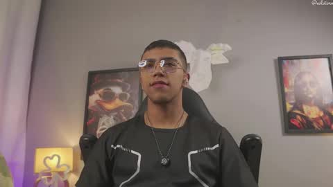 colstorw_ online show from March 13, 2026, 10:33 am