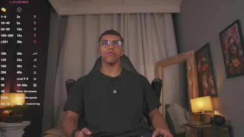 colstorw_ online show from April 21, 2026, 10:43 am