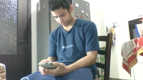 comobailamioso online show from November 18, 2025, 9:47 am