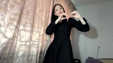 Bella  online show from October 8, 2025, 1:20 pm