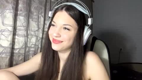 Bella  online show from October 15, 2025, 1:00 pm