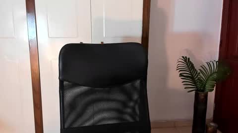 conielaurenth online show from September 23, 2025, 5:21 am