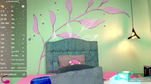 C O N N I E online show from March 11, 2025, 6:52 pm