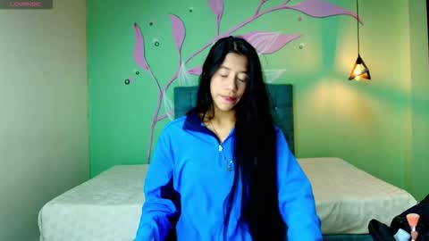 C O N N I E online show from November 10, 2025, 7:35 pm