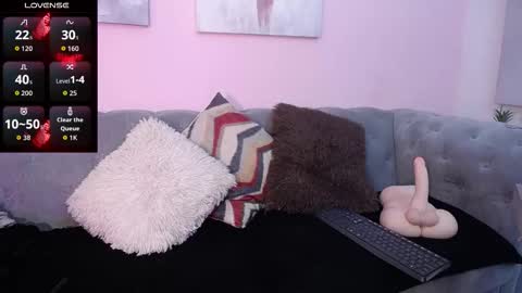 Connie online show from November 28, 2025, 10:23 pm