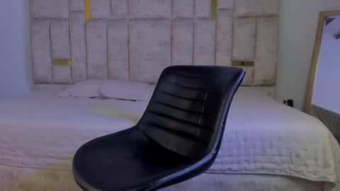 rusfegui online show from November 25, 2025, 2:06 pm