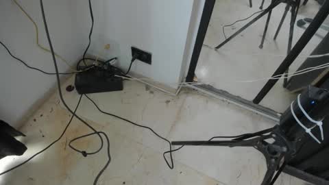 connor_stone_ online show from December 4, 2025, 8:06 pm