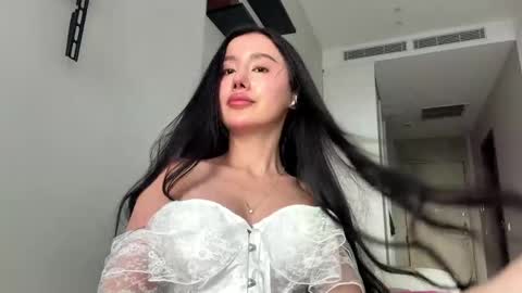 Snapshot of contessakiniry chatting on May 21, 2026, 2:02 pm Mila online show from May 21, 2026, 2:02 pm