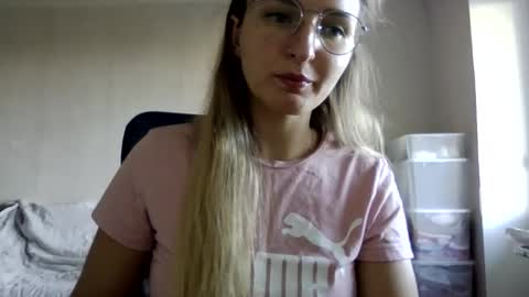 cora_fora online show from September 13, 2025, 2:28 pm