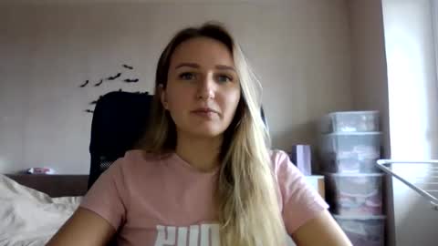 cora_fora online show from November 3, 2025, 10:38 am