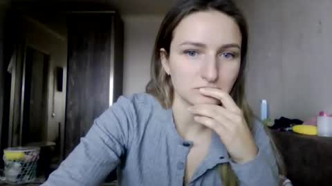 Snapshot of cora_fora chatting on December 22, 2025, 9:39 am cora_fora online show from December 22, 2025, 9:39 am