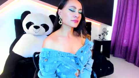 Coral  online show from February 12, 2025, 6:51 pm