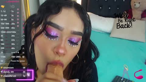 Coraline connected from 10 pm to 6 am Colombia time online show from December 9, 2024, 12:40 pm