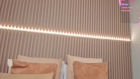 coralineross_ online show from February 11, 2025, 11:21 am