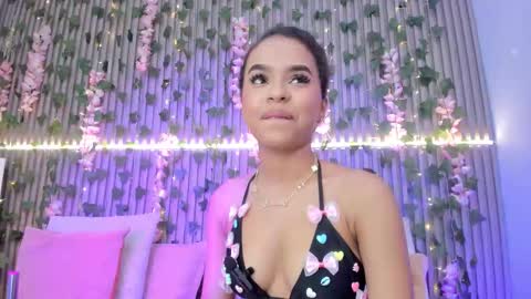 coralineross_ online show from October 27, 2025, 11:03 am
