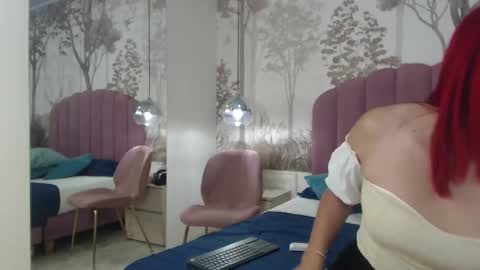 corineray online show from September 12, 2025, 8:42 pm