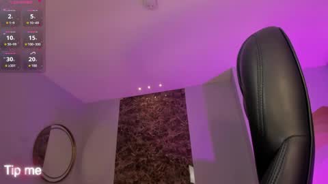 Snapshot of corinnerusso chatting on May 19, 2026, 12:33 pm Corinne Russo online show from May 19, 2026, 12:33 pm