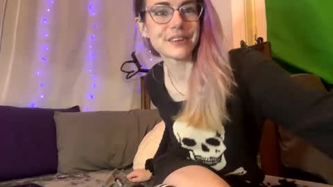 corolineclovr_and_kirkinator online show from March 10, 2025, 2:50 am