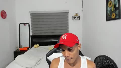 Snapshot of corzoethan chatting on December 18, 2025, 11:33 pm Ethan online show from December 18, 2025, 11:33 pm