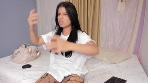 Snapshot of cositarika__ chatting on June 28, 2026, 1:44 am Lunita online show from June 28, 2026, 1:44 am