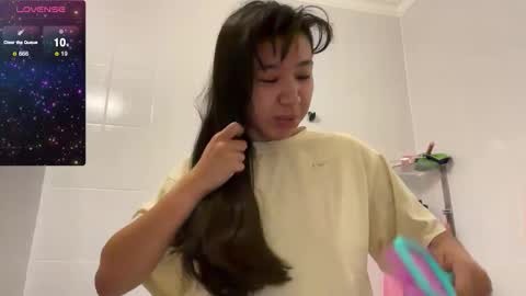 Lina online show from November 2, 2025, 7:55 am