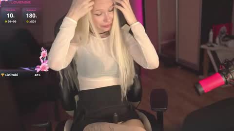 Elli online show from April 22, 2026, 9:05 pm