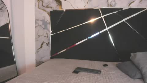 couple_in_heat_ online show from April 20, 2026, 9:05 pm