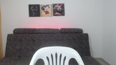  ALEJANDRO Y EMILY  online show from March 11, 2025, 1:56 pm