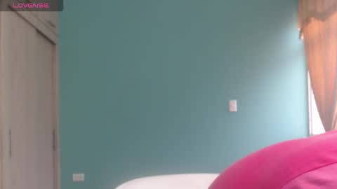 Snapshot of couple_sexandlove chatting on December 15, 2025, 12:31 pm ALEJANDRO Y EMILY online show from December 15, 2025, 12:31 pm